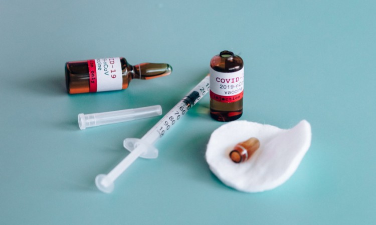 Antra „Vaxzevria“ vakcinos dozė gali būti skiriama anksčiau nei po 12 savaičių