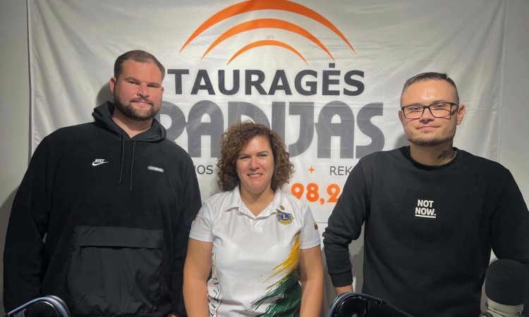 Baltosios lazdelės žygis kviečia pažinti regos negalią