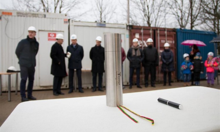 Iškilmingai įkasta Tauragės baseino kapsulė (nuotr.)