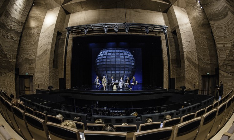 Klaipėdos valstybinis muzikinis teatras naują etapą pradeda nuo Philipo Glasso operos „Kelionė“