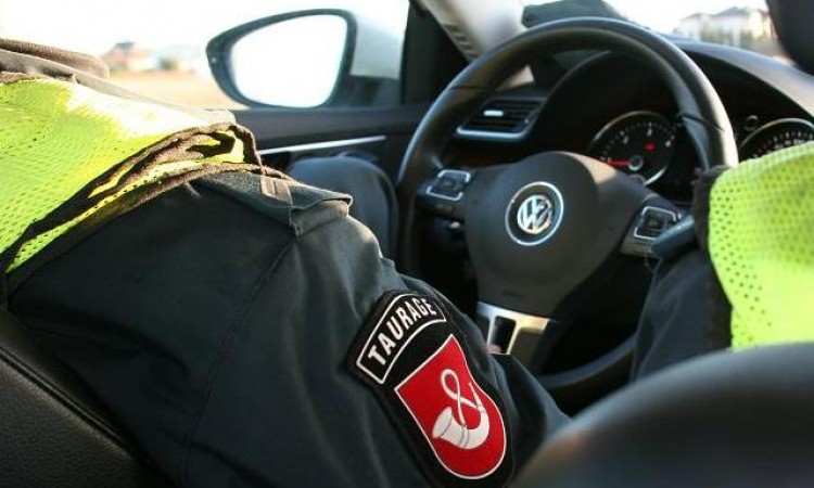 Policijai įkliuvo su padirbtu vairuotojo pažymėjimu, narkotikais ir girtas