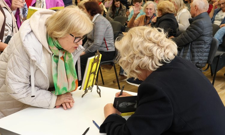 Edita Mildažytė Tauragėje: apie gyvenimo kartėlį, iš kurio gimsta medus