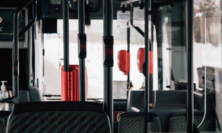 Seimui pritarus, tolimojo susisiekimo autobusų keleiviai nuo lapkričio galės važiuoti perpus pigiau