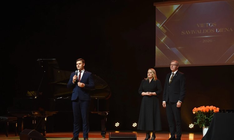 Paminėta savivaldos diena: pagerbti ilgamečiai savivaldybės ir seniūnijų darbuotojai