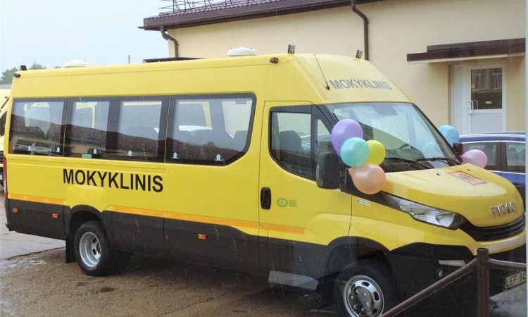 Žygaičių gimnazijai skirtas naujas mokyklinis autobusiukas