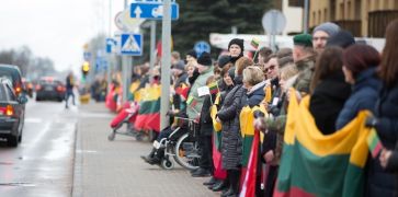 Sausio 13-osios aukoms atminti – iniciatyva „Sustok už didvyrius“ ir istorinės Lietuvos vėliavos pa...