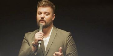 Dainotas Varnas pristato naują dainą ir atskleidžia atostogų planus (video)