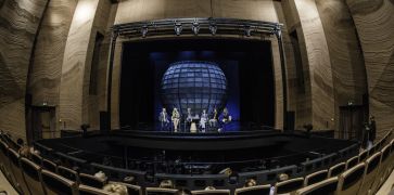 Klaipėdos valstybinis muzikinis teatras naują etapą pradeda nuo Philipo Glasso operos „Kelionė“...