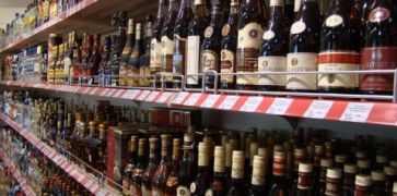 LLRI: daugėja šešėlio alkoholio ir cigarečių rinkose