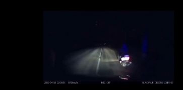 Motociklo vairuotojui nuo pareigūnų pasprukti nepavyko (video)