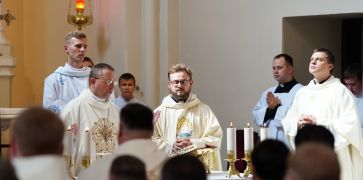 Naujai įšventintas kunigas Rokas Maziliauskis: tarnystė yra džiuginanti