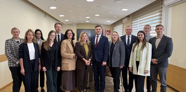 Tauragėje lankėsi Aplinkos ministrė Ieva Andriulaitytė: dėmesys būsto prieinamumui, oro kokybei ir ...